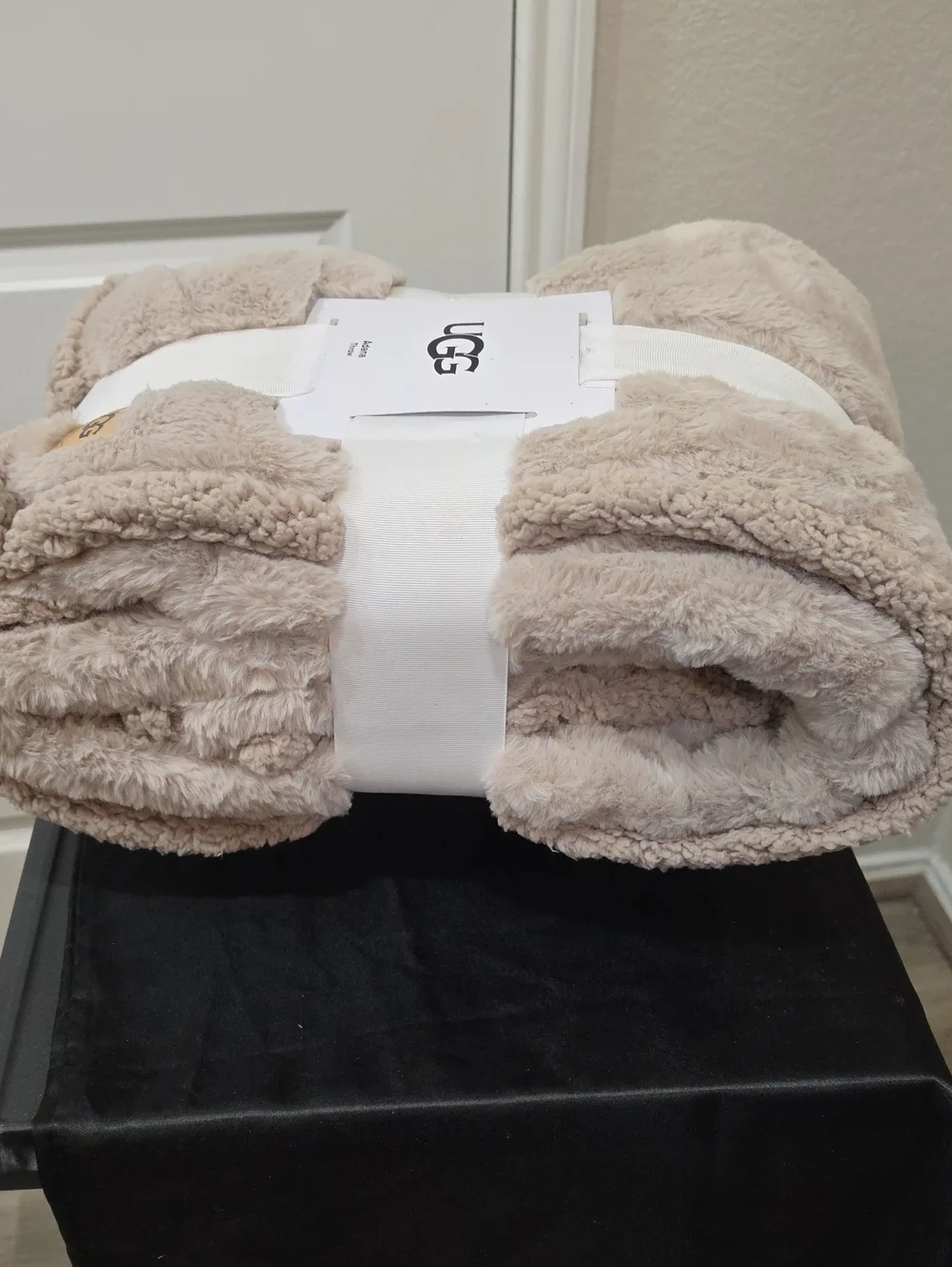 UGG Adana Throw Blanket- Clamshell